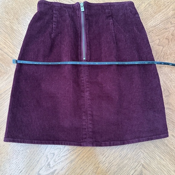 Hollister High Rise Burgundy Corduroy Mini Skirt Size XS Preowned - Picture 4 of 4